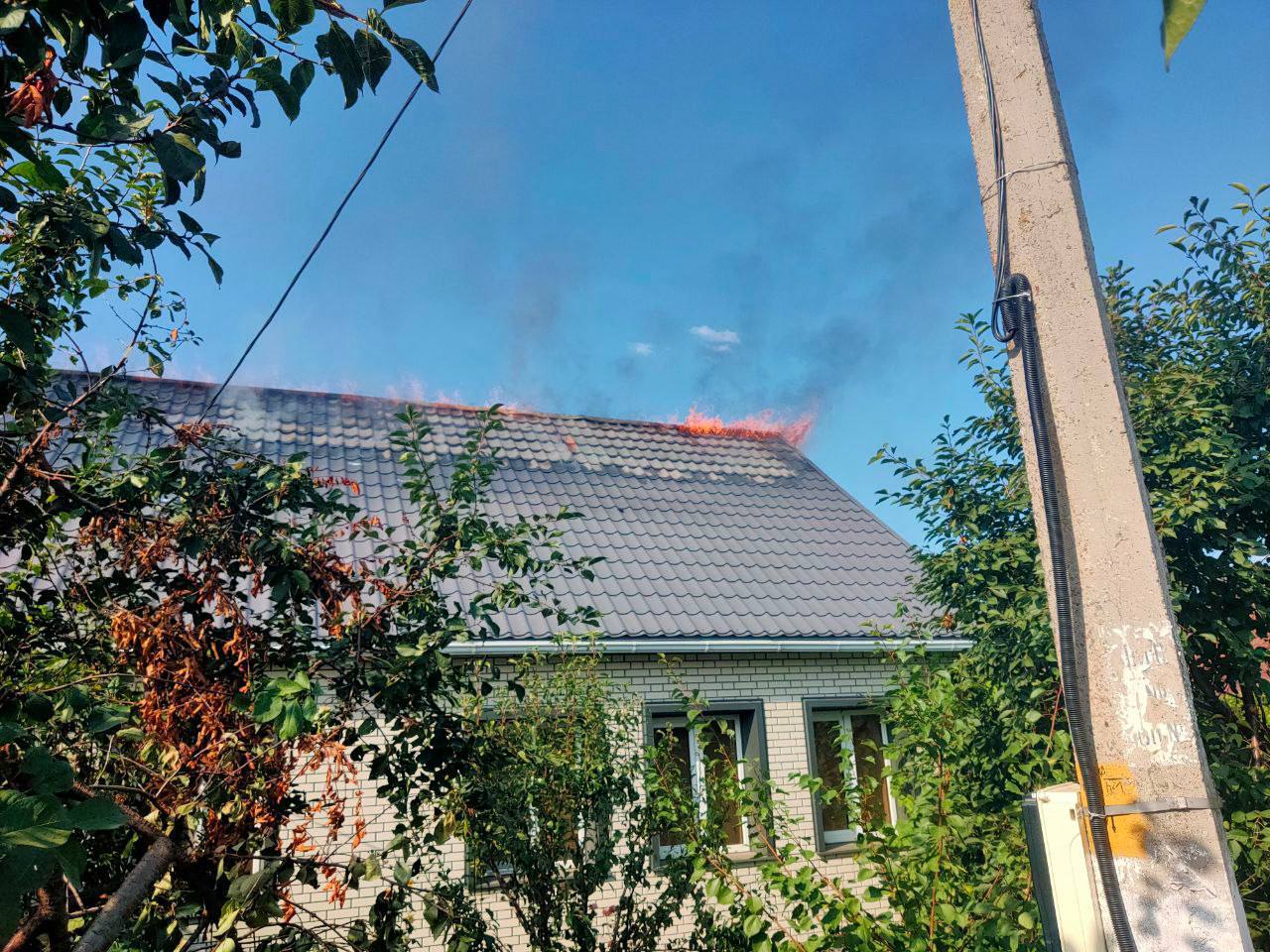 Шебекино белгородская область обстрел сейчас. Дом на крыше. Жесть шебекино телеграмм сейчас. Жесть шебекино телеграмм сейчас. Шепот шебекино.